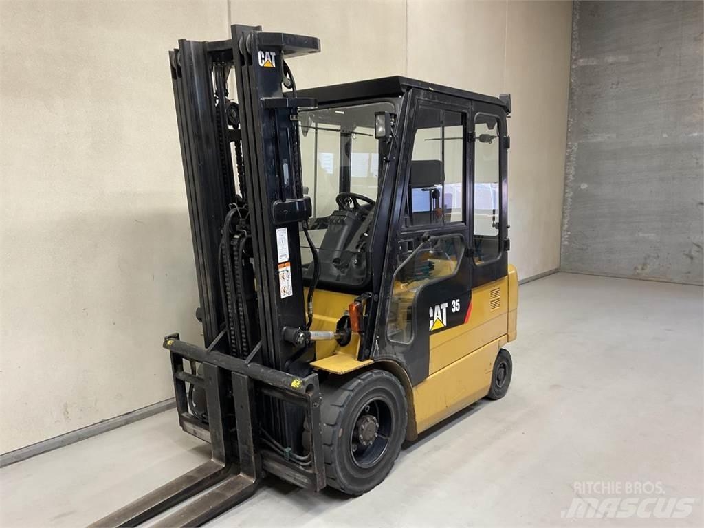 CAT EP35K-PAC شاحنات ذات رافعات شوكية تعمل بالكهرباء