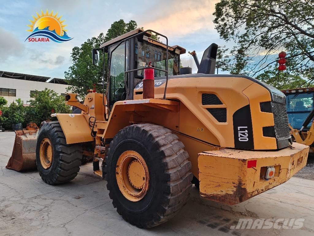 Volvo L 120 لوادر بعجل