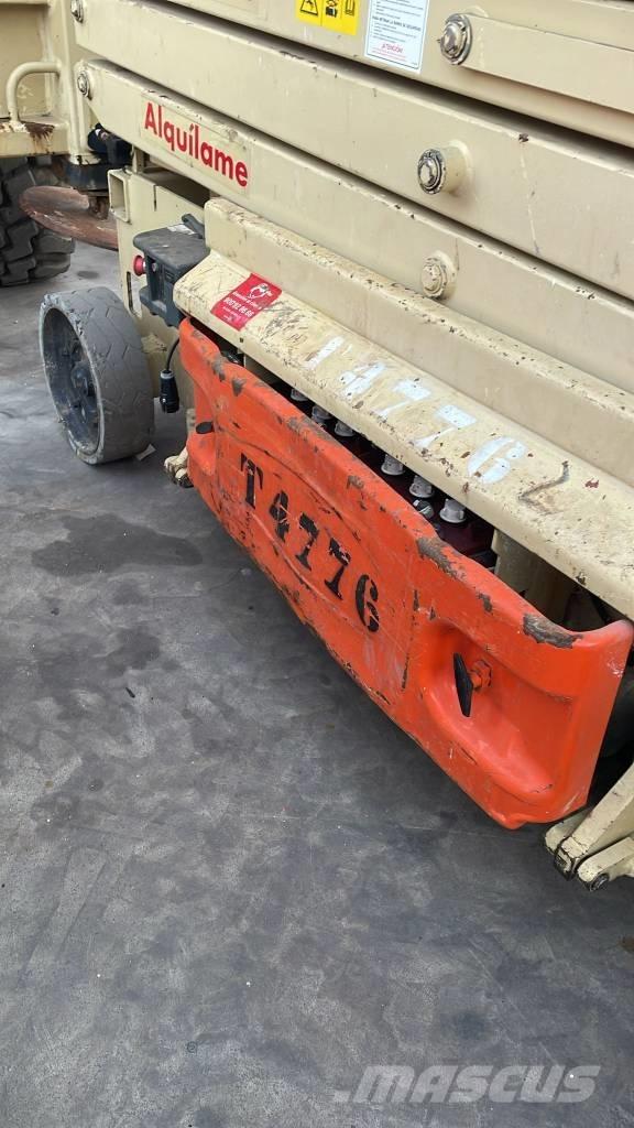 JLG 3246 ES رافعات مقصية الشكل