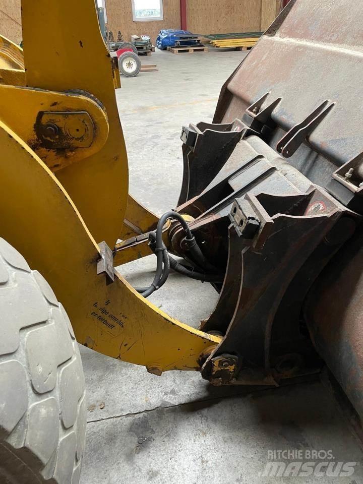 Komatsu WA270-3 لوادر بعجل