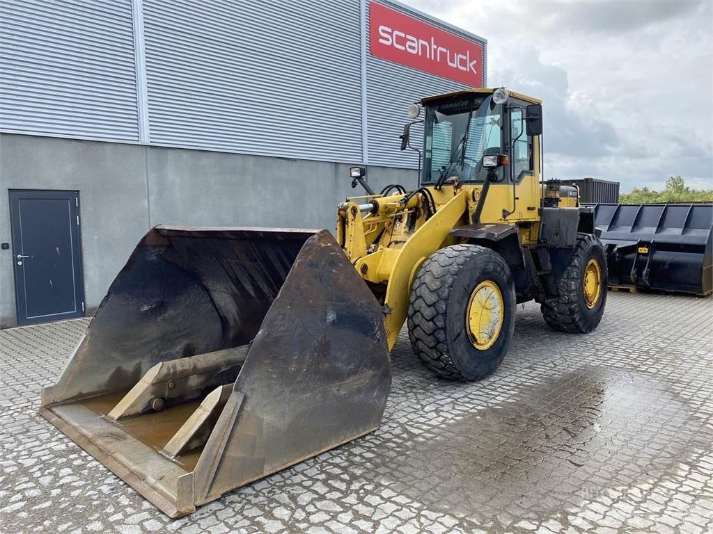 Komatsu WA270-3 لوادر بعجل