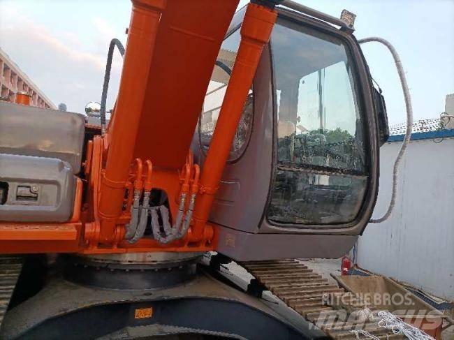 Hitachi Zaxis 200 LC حفارات زحافة