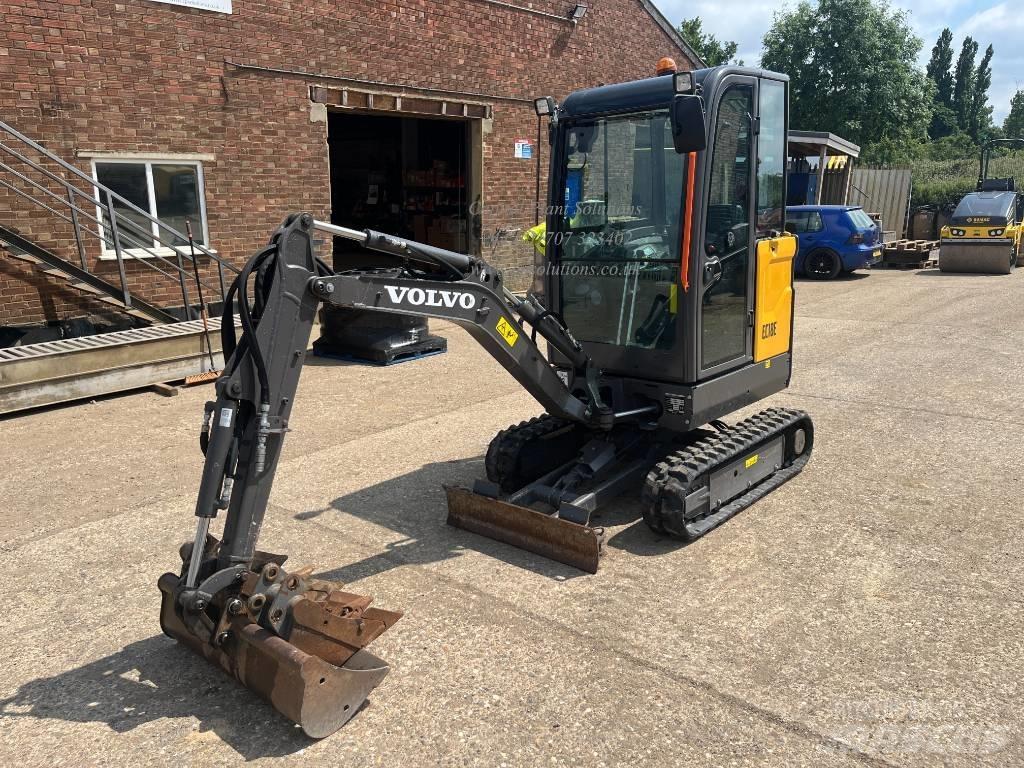 Volvo EC 18 E حفارات صغيرة أقل من 7 طن (حفارات صغيرة)