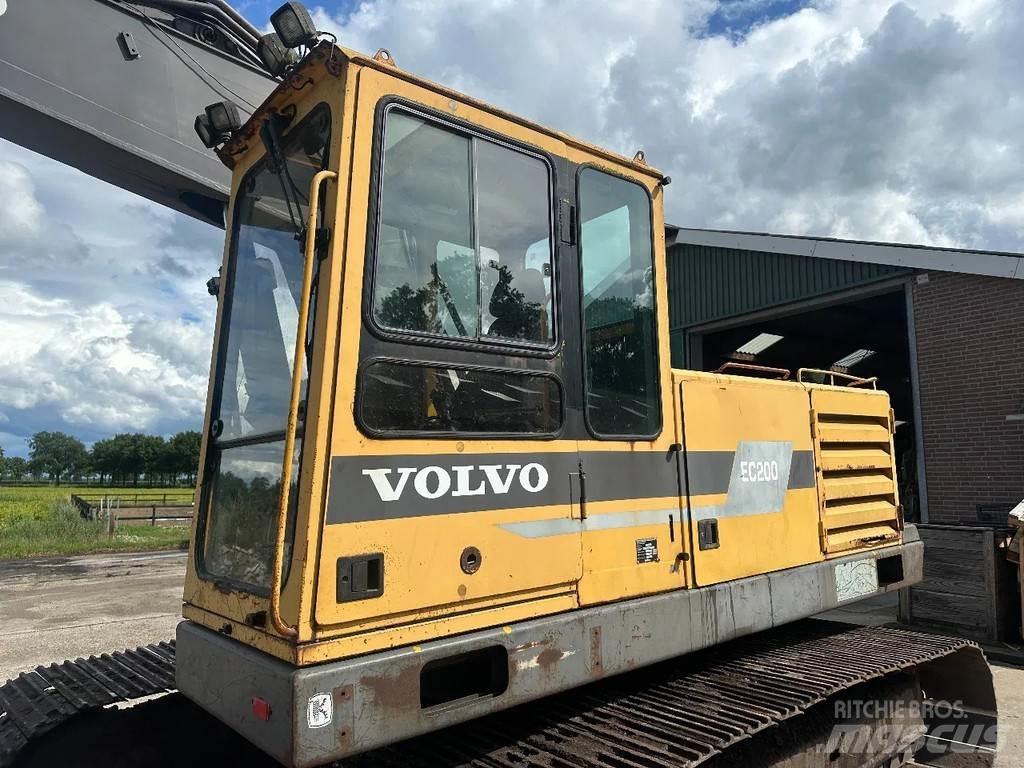 Volvo EC200 حفارات زحافة