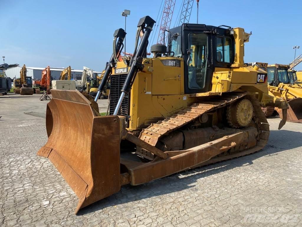 CAT D6T NVT بلدوزرات مجنزرة