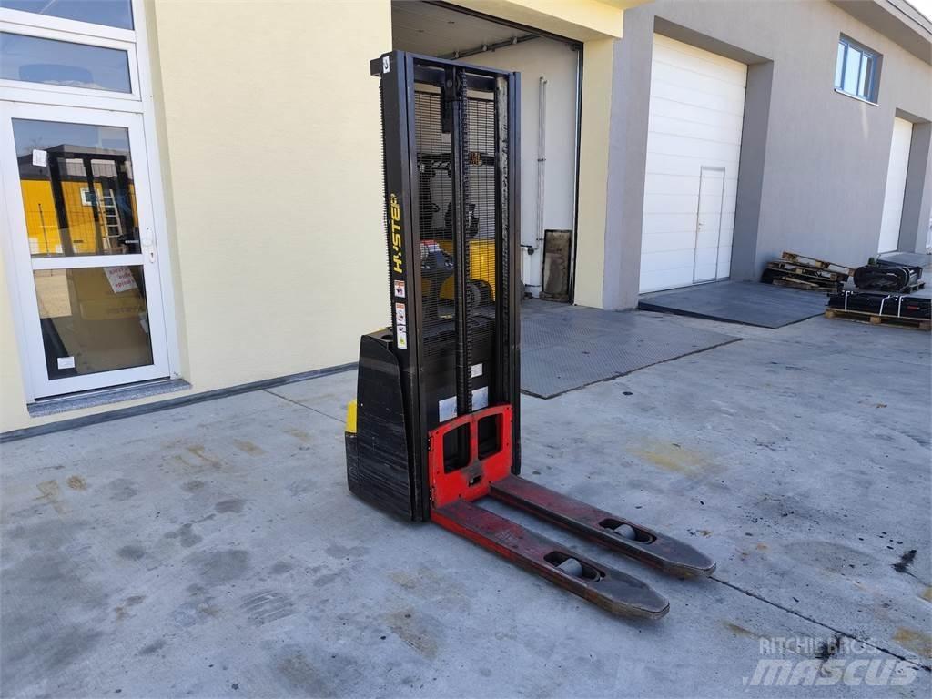 Hyster S1.0E معدات التكديس الجوالة