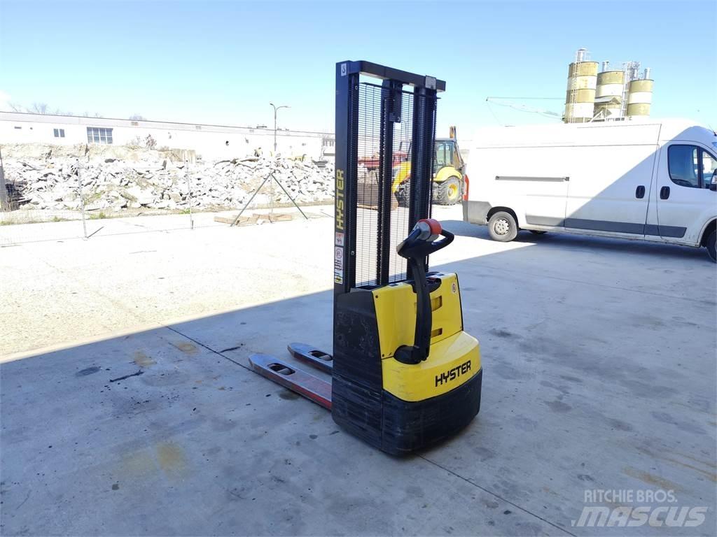 Hyster S1.0E معدات التكديس الجوالة