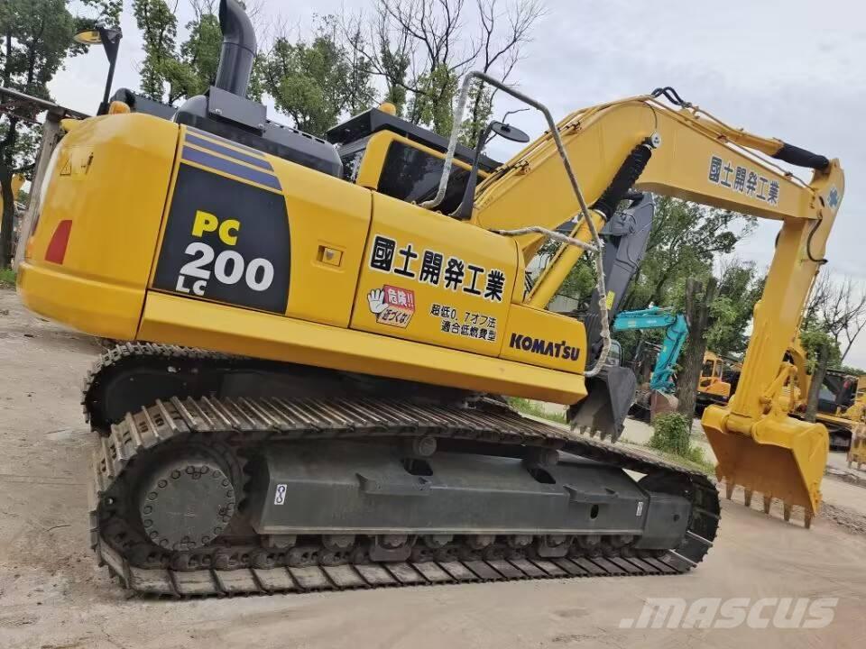Komatsu PC 200 حفارات زحافة