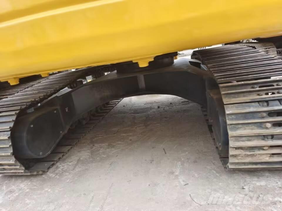 Komatsu PC 200 حفارات زحافة