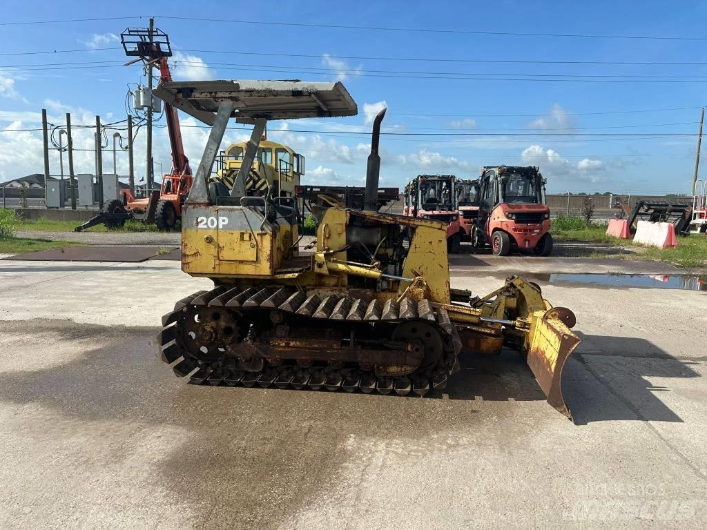 Komatsu D 20P-7 بلدوزرات مجنزرة