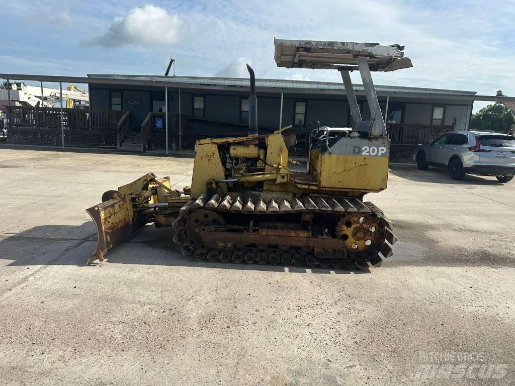 Komatsu D 20P-7 بلدوزرات مجنزرة