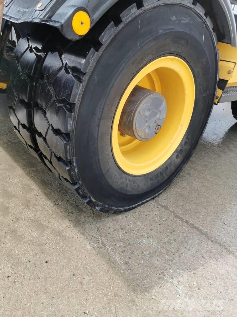Volvo EW 140 D حفارات بعجل