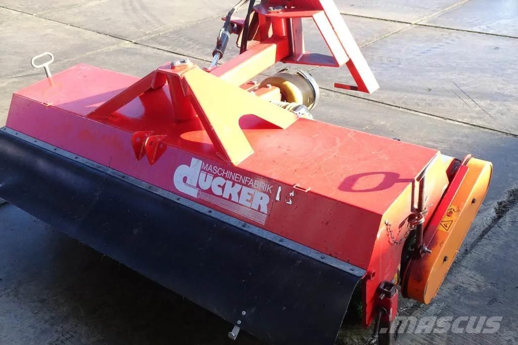 Dücker Veegmachine شاحنات كاسحة