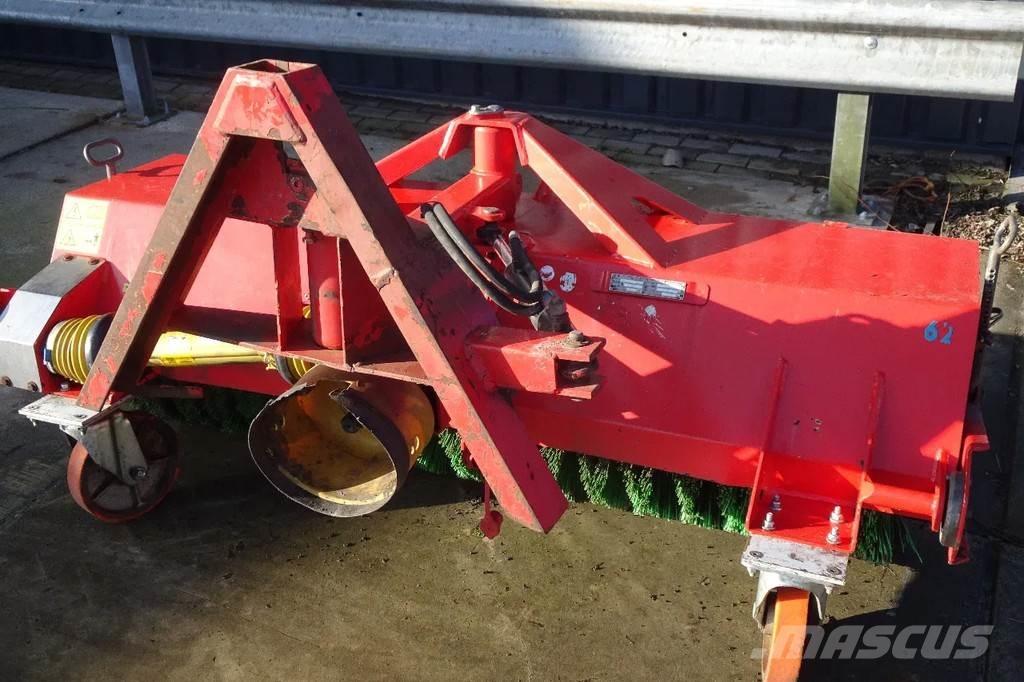 Dücker Veegmachine شاحنات كاسحة