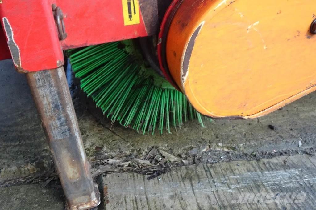 Dücker Veegmachine شاحنات كاسحة