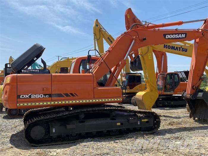 Doosan DX 260LC حفارات زحافة