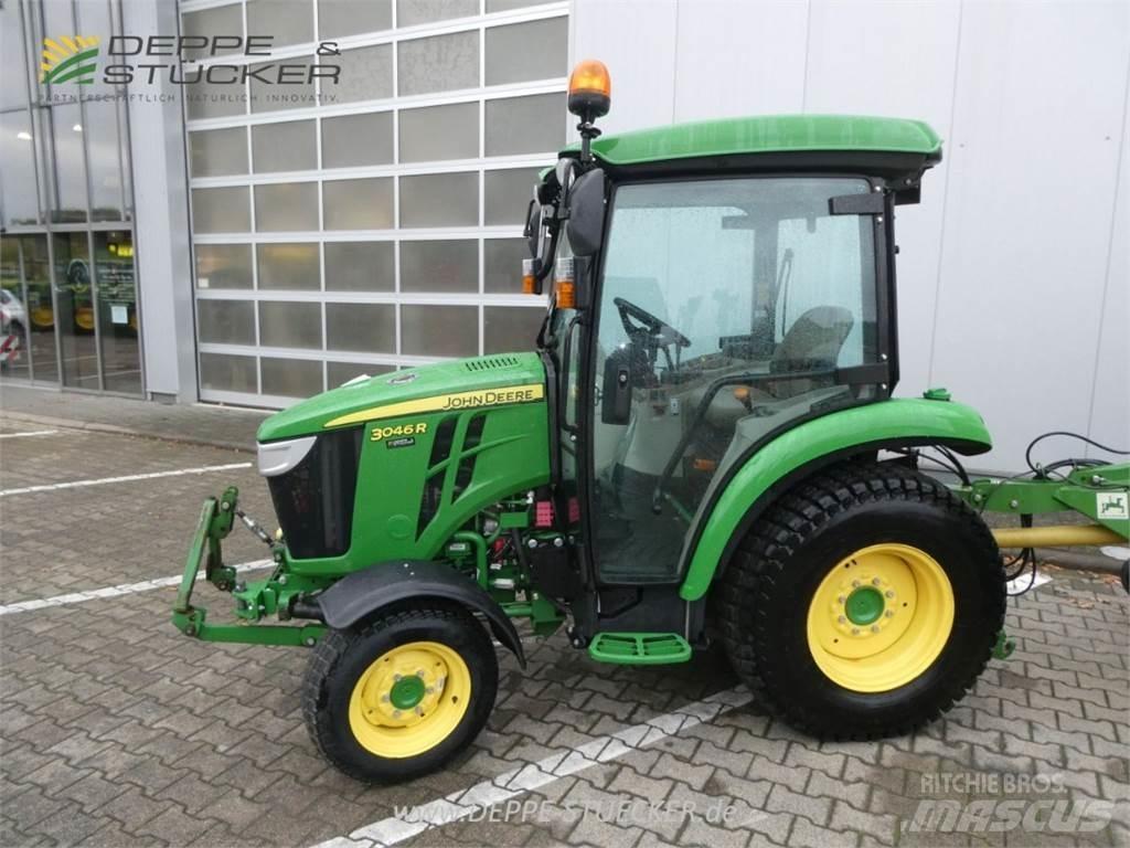 John Deere 3046R جرارات مدمجة