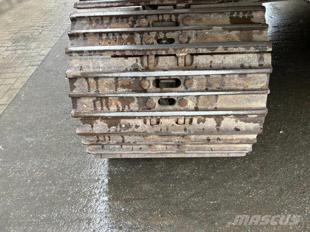 CAT 320 حفارات زحافة