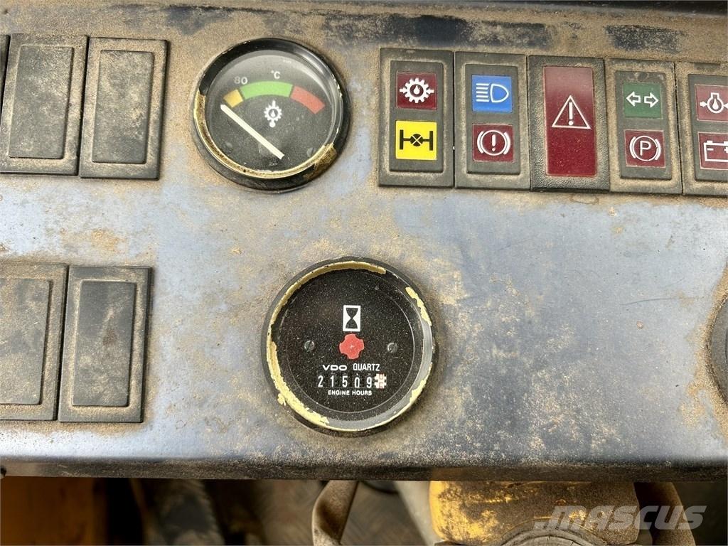 Volvo L 70 لوادر بعجل