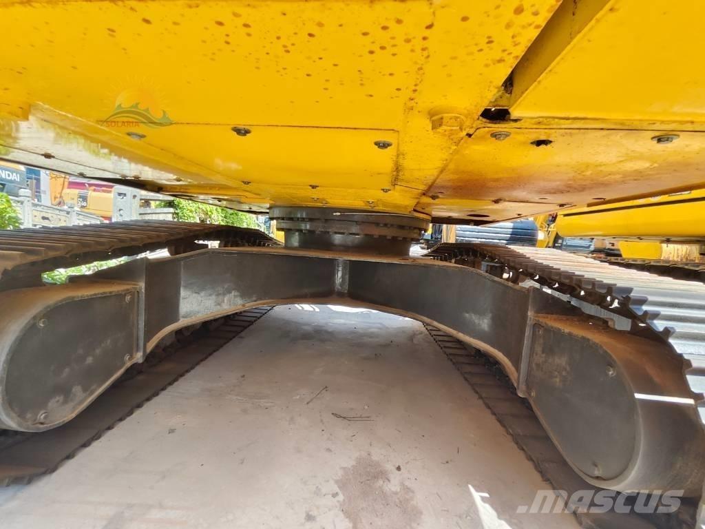 Komatsu PC 220-8 حفارات زحافة