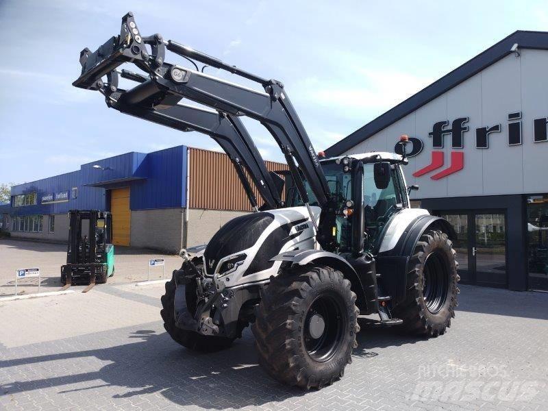 Valtra T 175 A الجرارات
