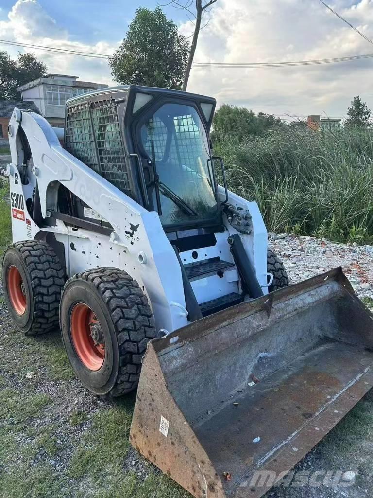 Bobcat S 300 لوادر انزلاقية التوجيه