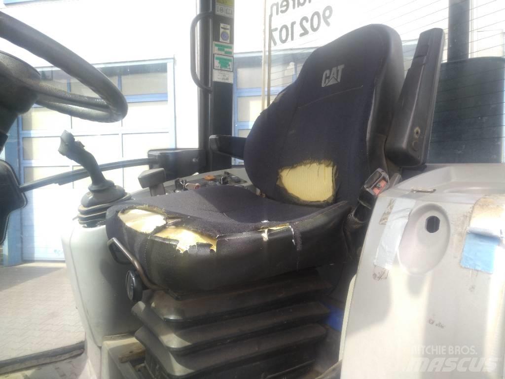 CAT 907 H لوادر بعجل