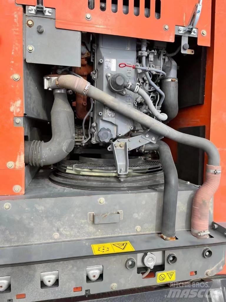 Hitachi ZX 240-3 حفارات زحافة