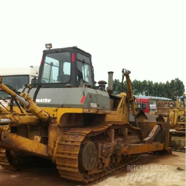 Komatsu d155a-3 بلدوزرات مجنزرة