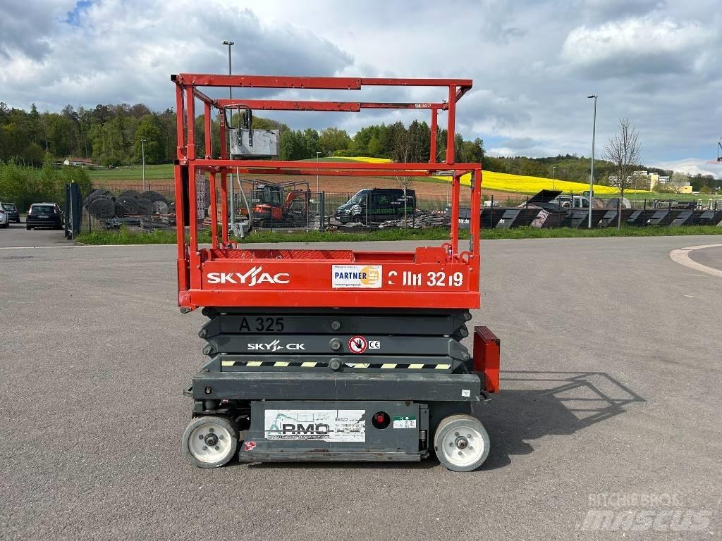 SkyJack SJ III 3219 رافعات مقصية الشكل
