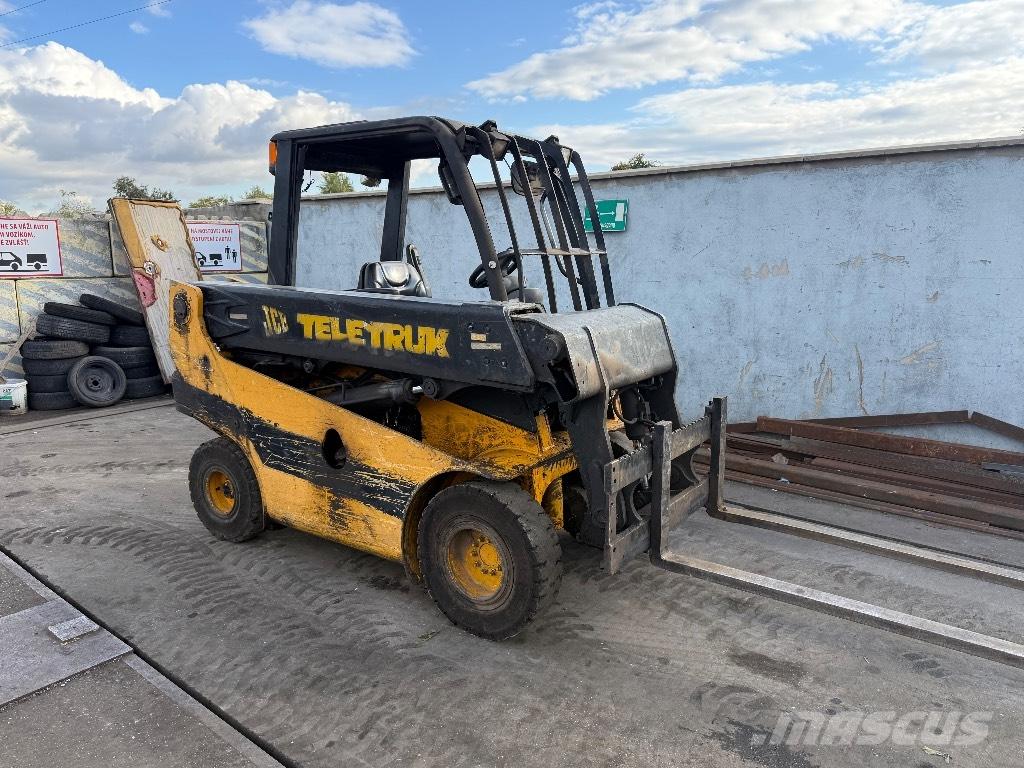 JCB Teletruk 30 D مناولات متداخلة