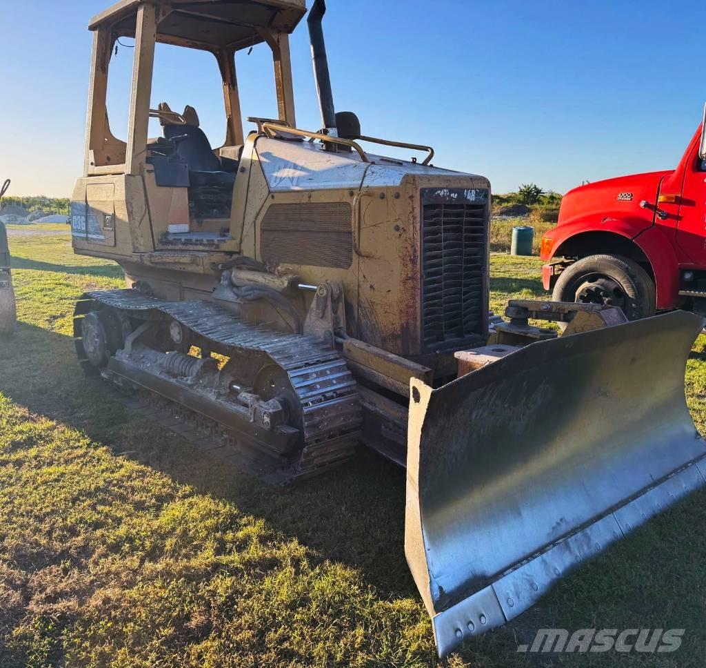 CAT D 3 G بلدوزرات مجنزرة