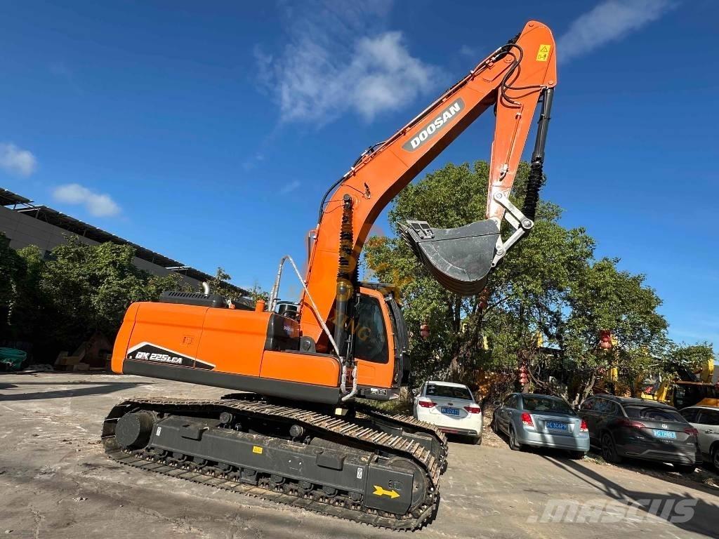 Doosan DX 225 LCA حفارات زحافة