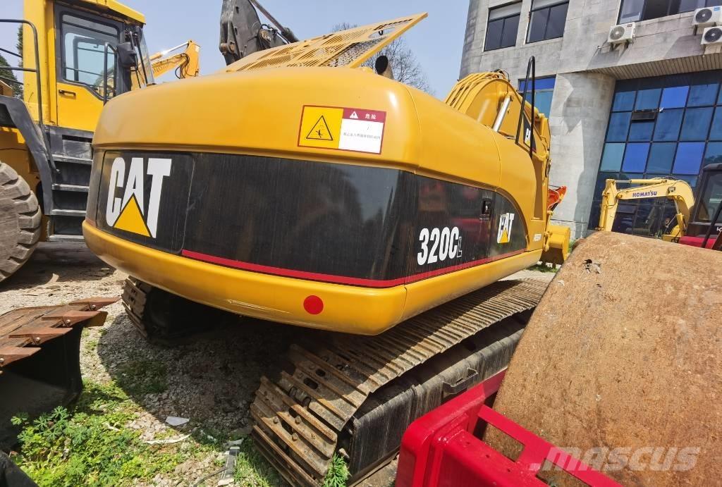 CAT 320 C L حفارات زحافة