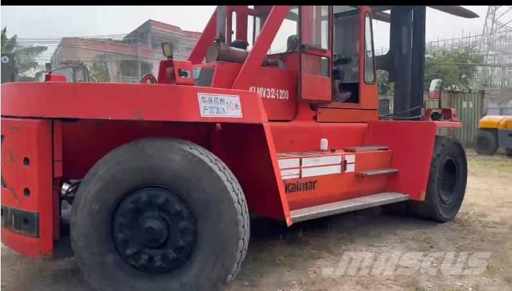 Kalmar DC30-1200 شاحنات الديزل