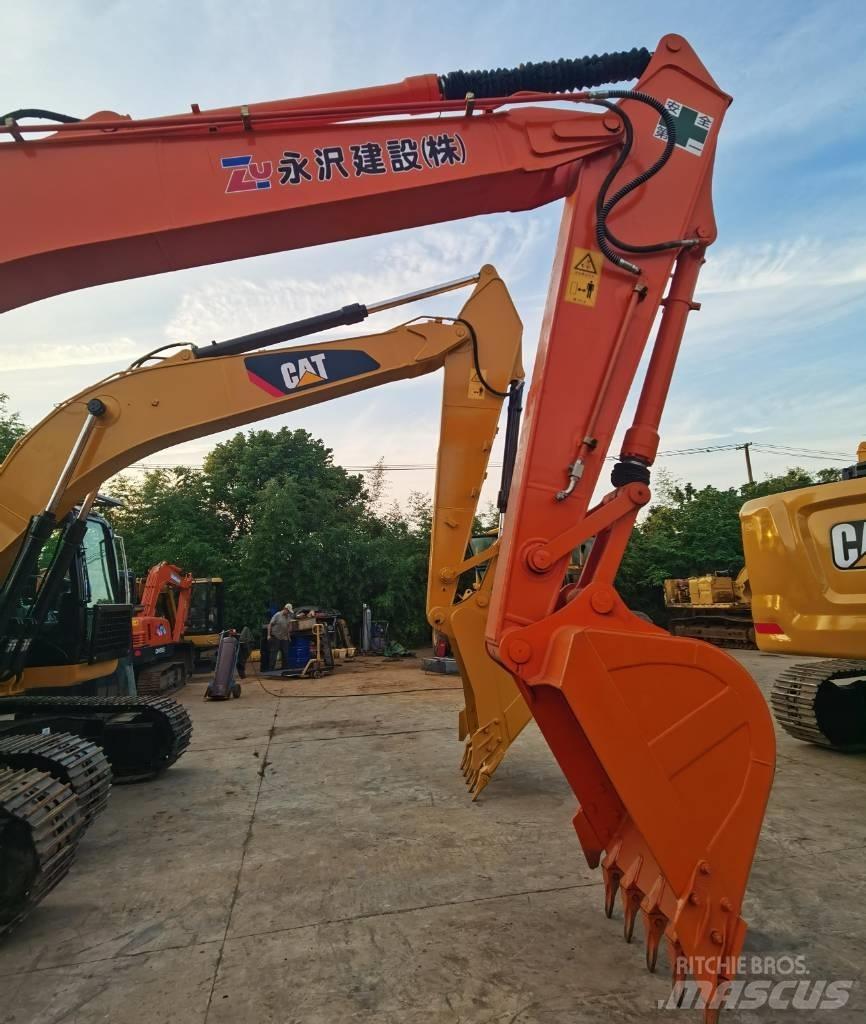 Hitachi ZX 200 حفارات زحافة