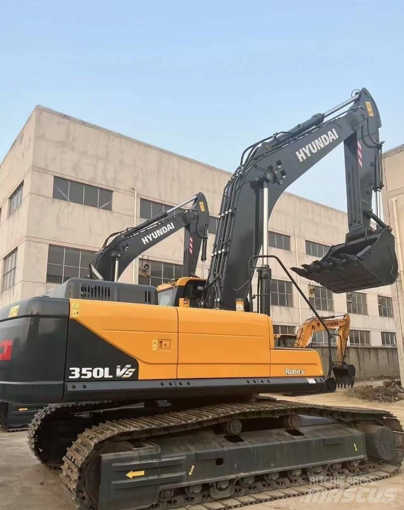Hyundai 350 L VS حفارات زحافة