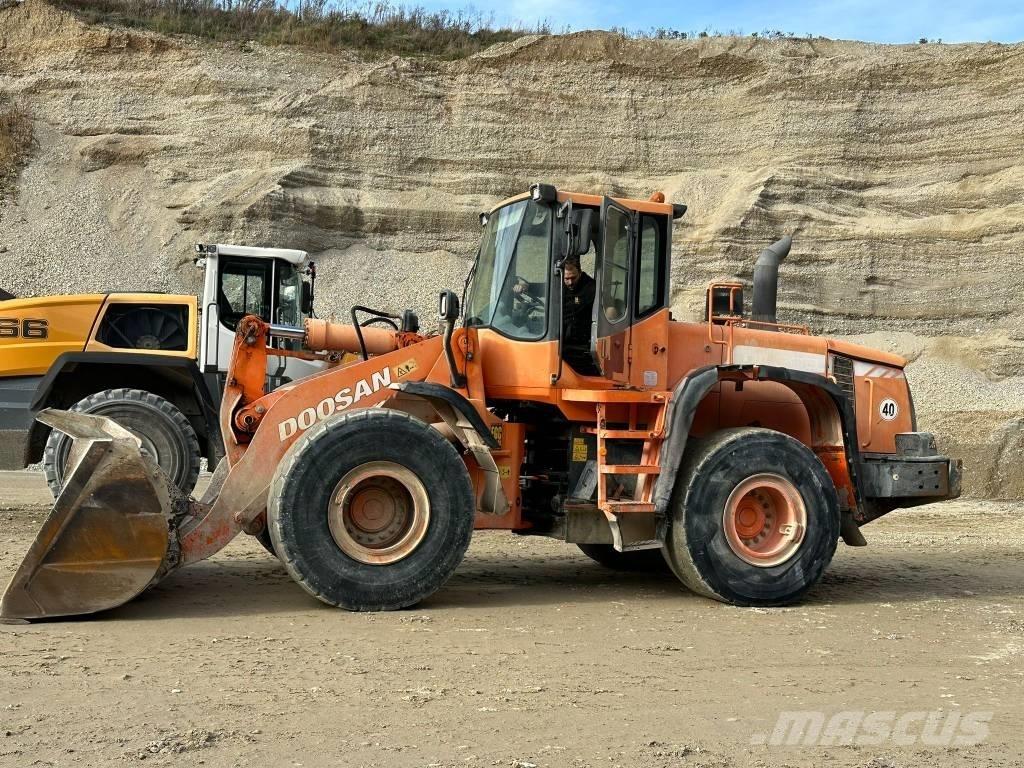Doosan DL 300 لوادر بعجل