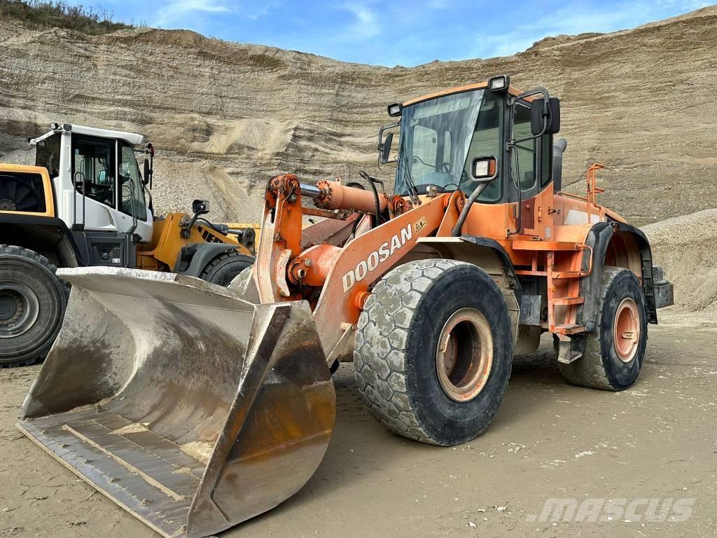 Doosan DL 300 لوادر بعجل