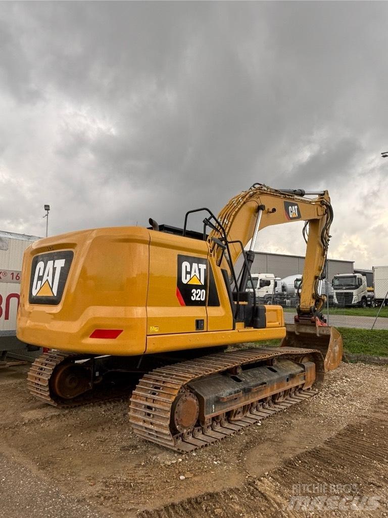 CAT 320 حفارات زحافة