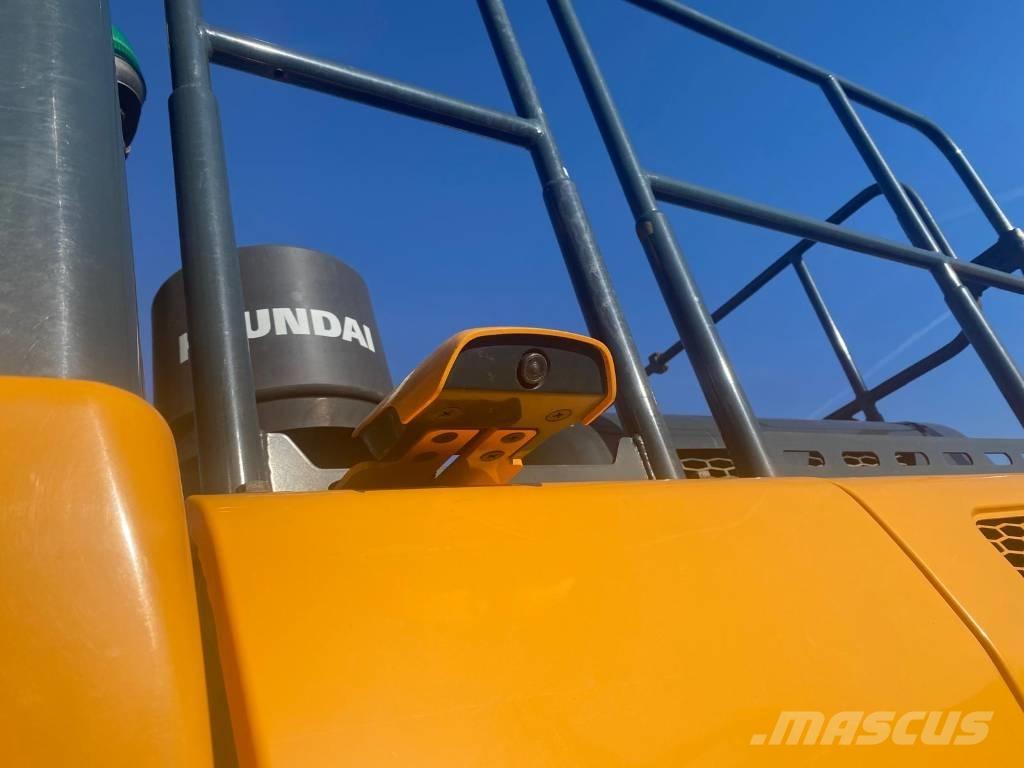 Hyundai HX220L حفارات زحافة