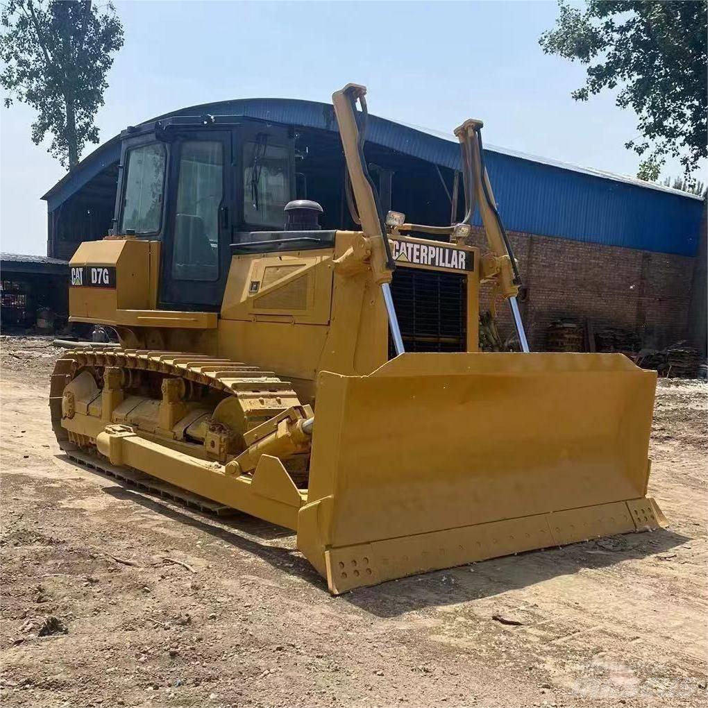 CAT D 7 G بلدوزرات مجنزرة