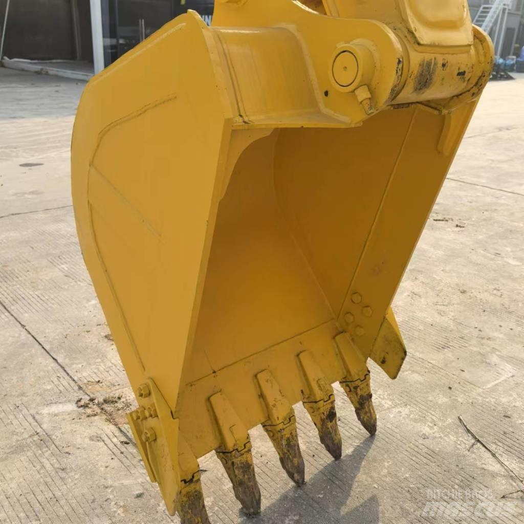 Komatsu PC 130 حفارات وسط 7 طن - 12 طن