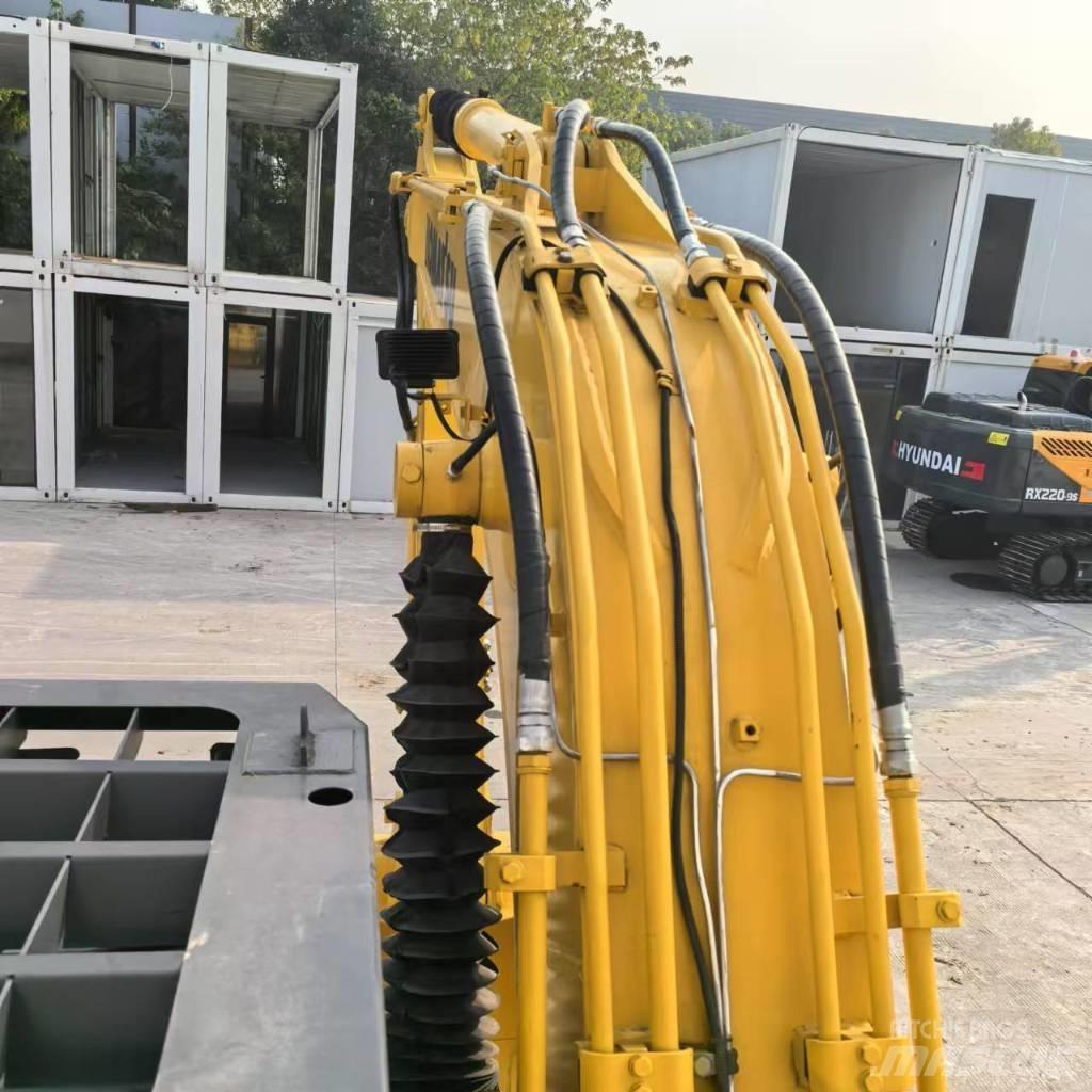 Komatsu PC 130 حفارات وسط 7 طن - 12 طن