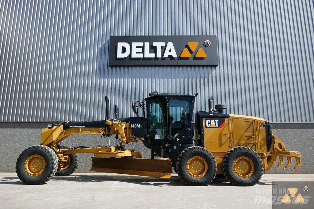 CAT 140M3 معدات تمهيد الطرق