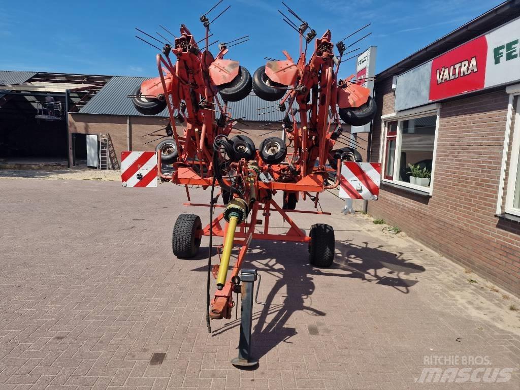 Kuhn GF 10802 T مكابس وميبسات التبن