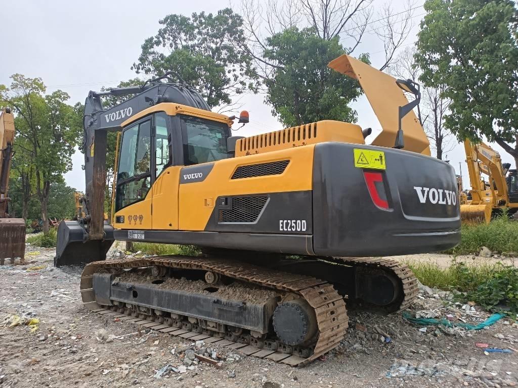 Volvo ec250 حفارات زحافة