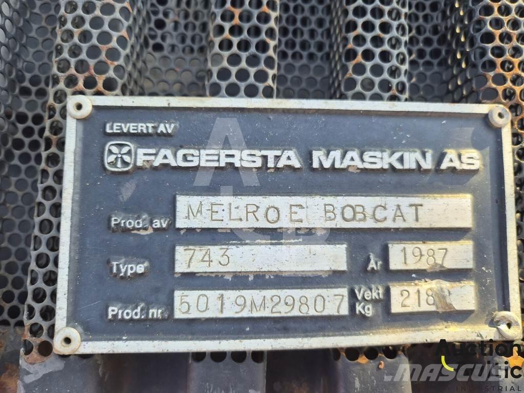 Bobcat 743 لوادر انزلاقية التوجيه