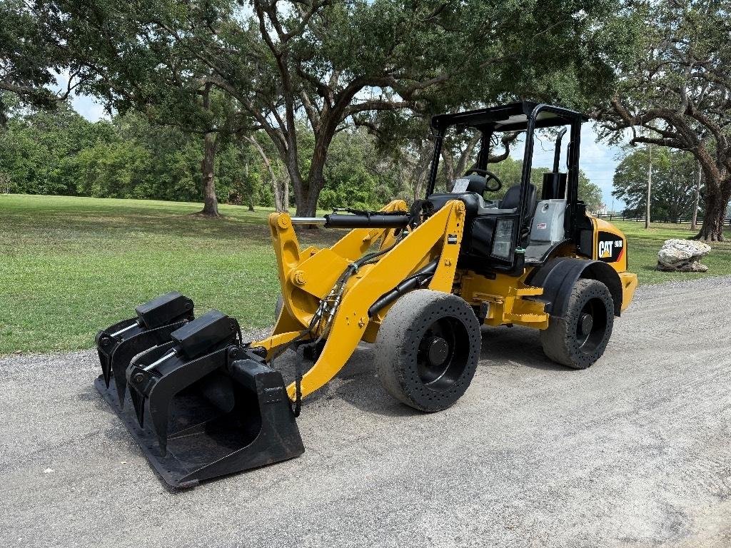 CAT 908 H لوادر بعجل