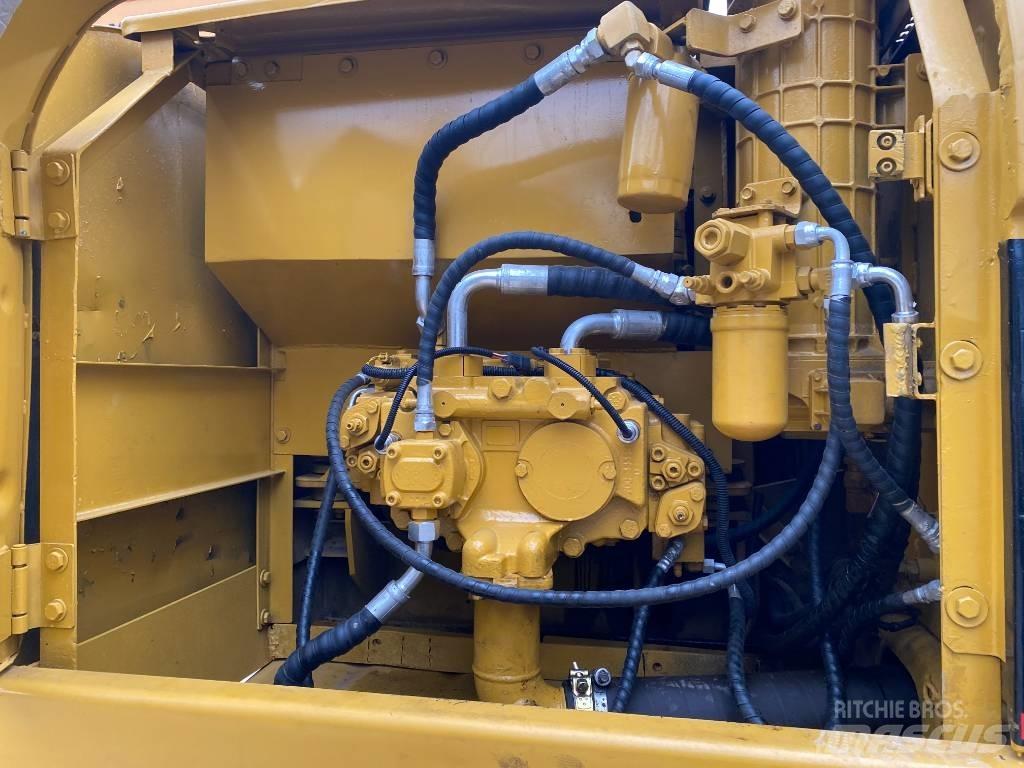CAT 320 C L حفارات زحافة